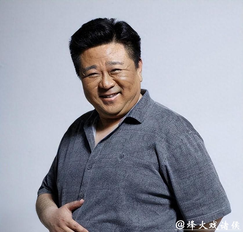 57岁梁冠华：不碰烂戏、不装嫩，凭什么越老越吃香？中年男演员的脸被打肿了